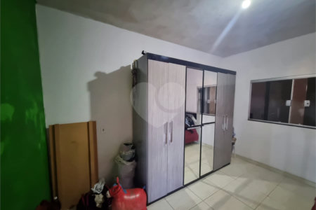 Sobrado 3 quartos e área comercial em baixo.