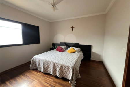 Casa a venda com 5 quartos em São Carlos