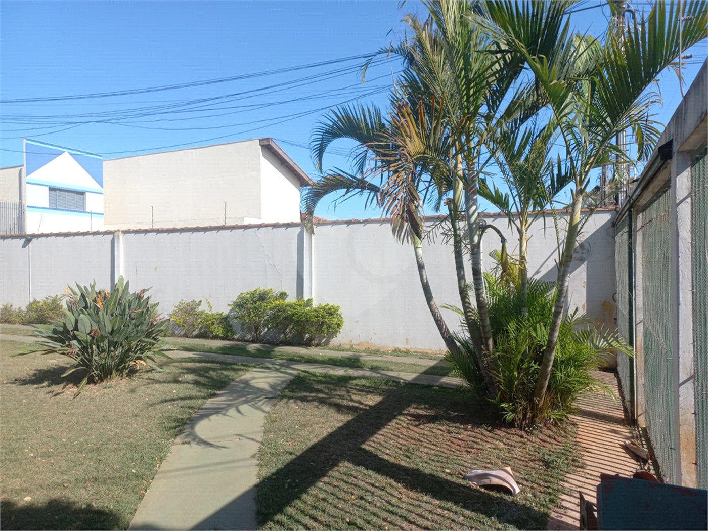 Casa térrea para venda ou locação no Parque Estancia Suíça.