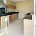 Cobertura de 255 m² com 3 dormitórios, 1 suíte, cozinha planejada, 2 vagas e área gourmet com churrasqueira.