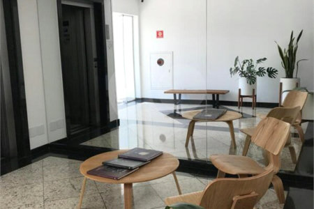 Apartamento de 03 dormitórios sendo 1 suíte e 02 vagas de garagem.