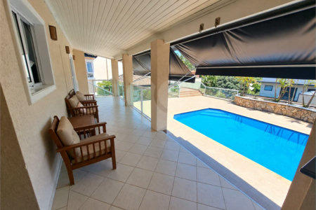 Casa à venda no Condomínio Estância Marambaia, Vinhedo | 3 suítes, piscina e terreno de 810 m²