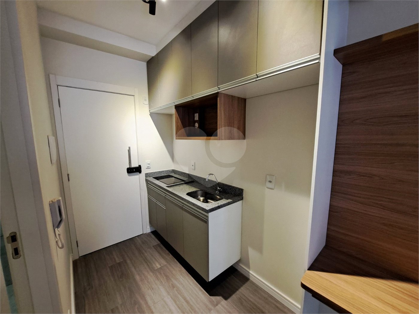 Studio de 35m2 à venda reformado com varanda na Vila Clementino