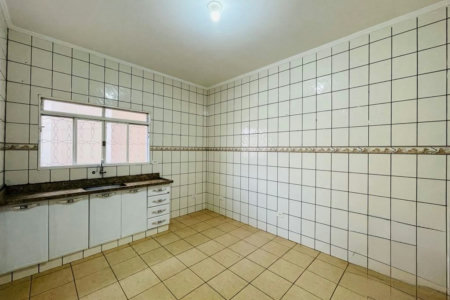 Casa para alugar com 3 quartos, sendo 1 suíte, em Colinos, Três Lagoas, MS