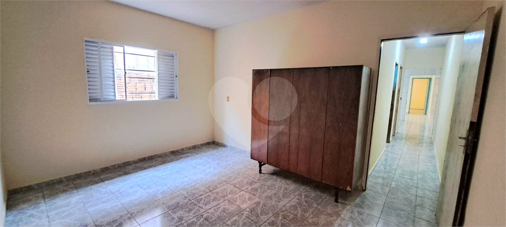 Casa ampla em bairro tranquilo – excelente oportunidade para morar ou investir!
