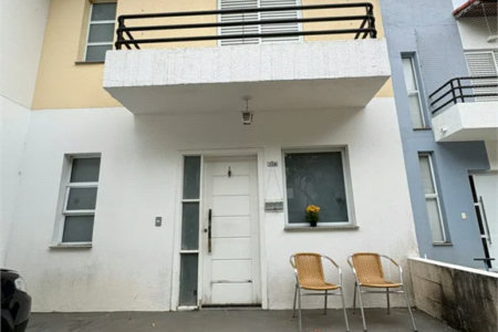 Casa à venda com 3 quartos, sendo 1 suíte, no condomínio New Village, Cotia - SP