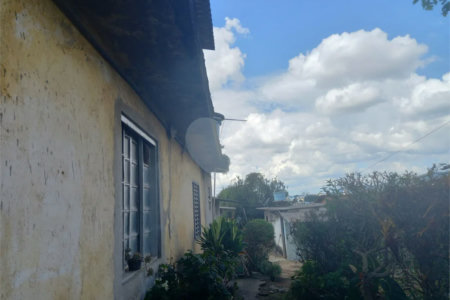 Casa à venda em Atibaia com edícula e outras construções nos fundos, ótimo para investidores, excelente localização
