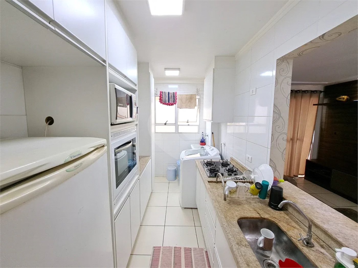 Apartamento com 02 quartos MOBILIADO com varanda e lazer !