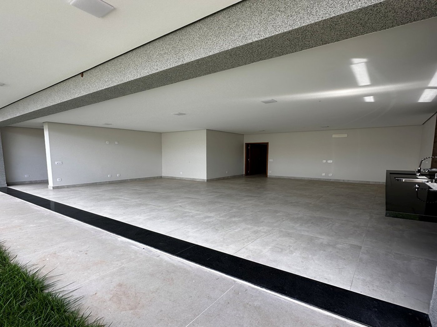 Casa à venda com 3 quartos, sendo 1 suíte, no condomínio Gran Ville São Venâncio, Itupeva - SP