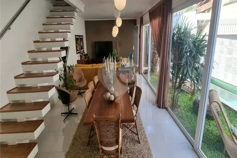 SOBRADO MOBILIADO DE 199,0 M² COM 02 SUITES, 04 VAGAS E PISCINA PARA VENDA NO JARDIM VIRGINIA BIANCA