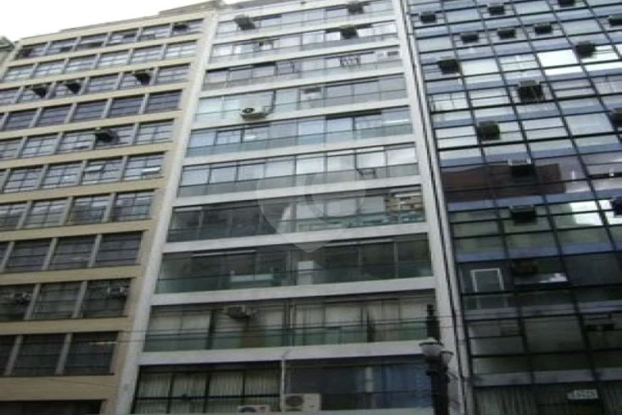 Ótima sala para escritório com 37 m², possui 2 ambientes.