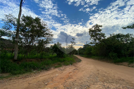 Terreno com 3.075,00 m² de área total.