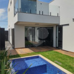 Casa no condomínio Parque Faber IV