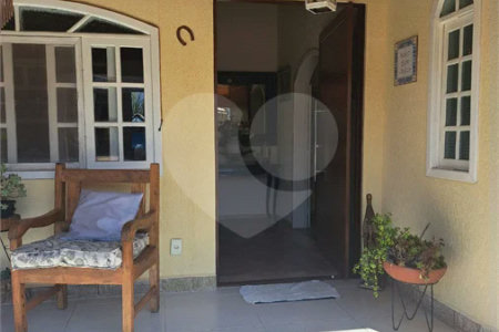 Casa Ampla com 5 Dormitórios, Piscina e Lazer Completo em Terreno de 1.260 m²