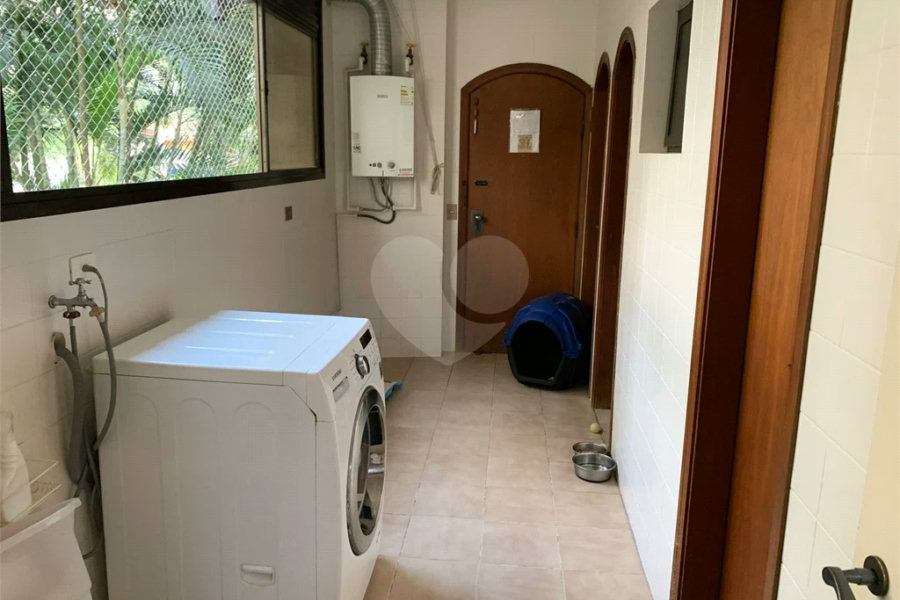 4 dormitórios, sendo 2 suítes na melhor localização de Moema