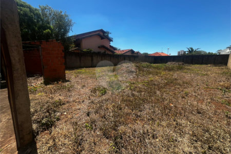 Terreno com 586,00 m² á Venda.