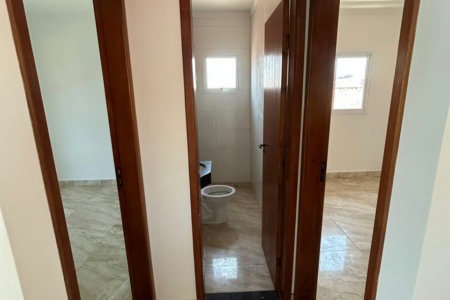 Duplex à venda com 2 quartos, sendo 1 suíte, apenas 400m Mar