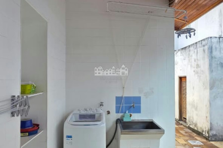 Casa à venda com 4 quartos, sendo 2 suítes, em Vila Petrópolis, Atibaia, SP