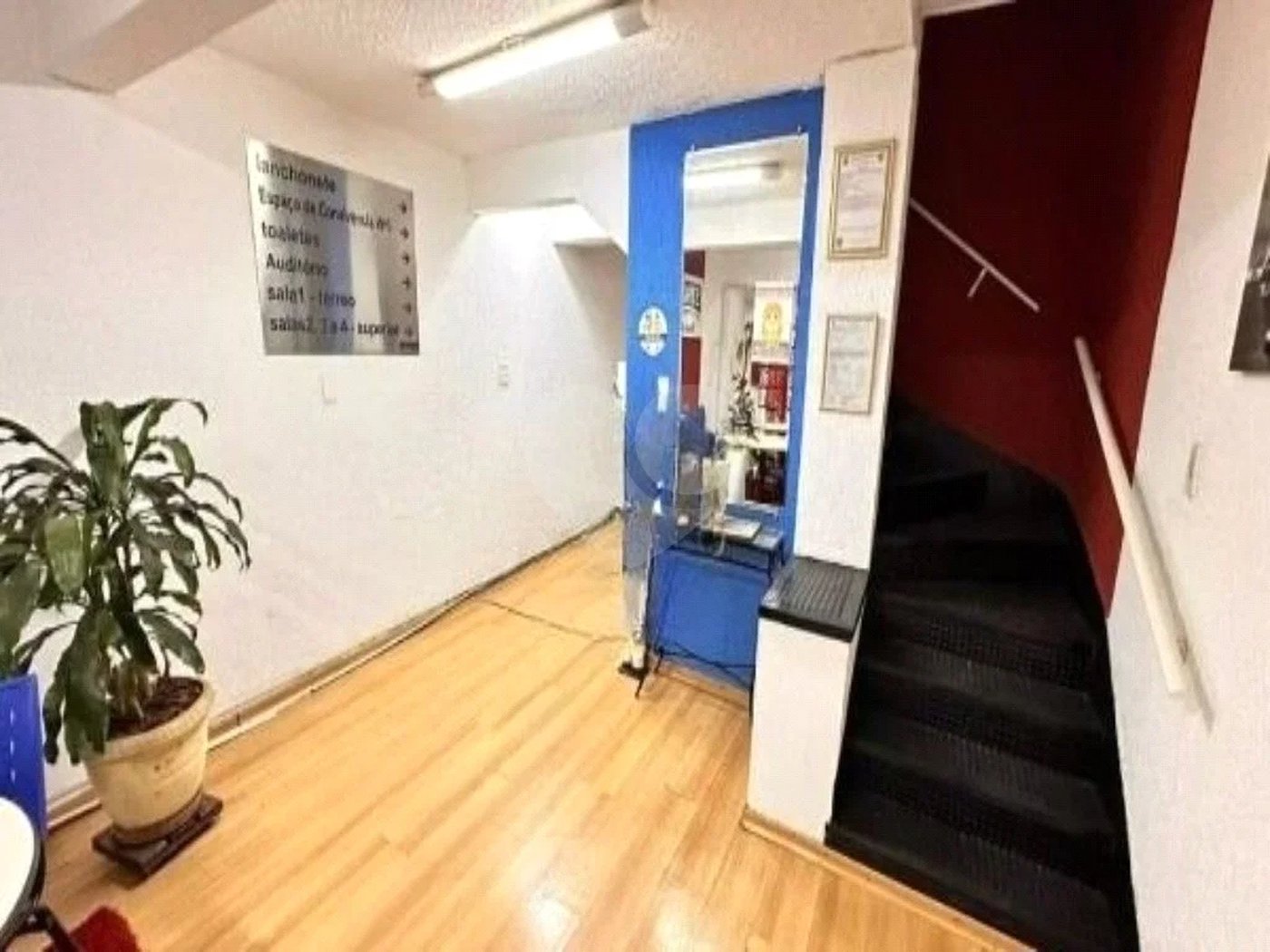 Prédio comercial com 322m², 8 salas, 3 banheiros, à venda no bairro Santo Antônio, São Caetano do Sul