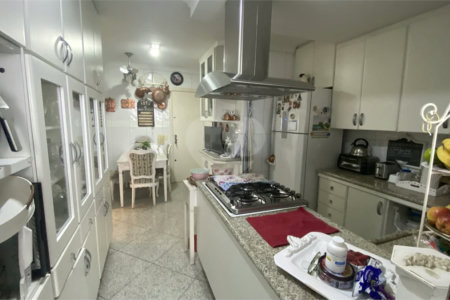 Apartamento à venda com 4 quartos, sendo 1 suíte, em Alto da Boa Vista, São Paulo, SP