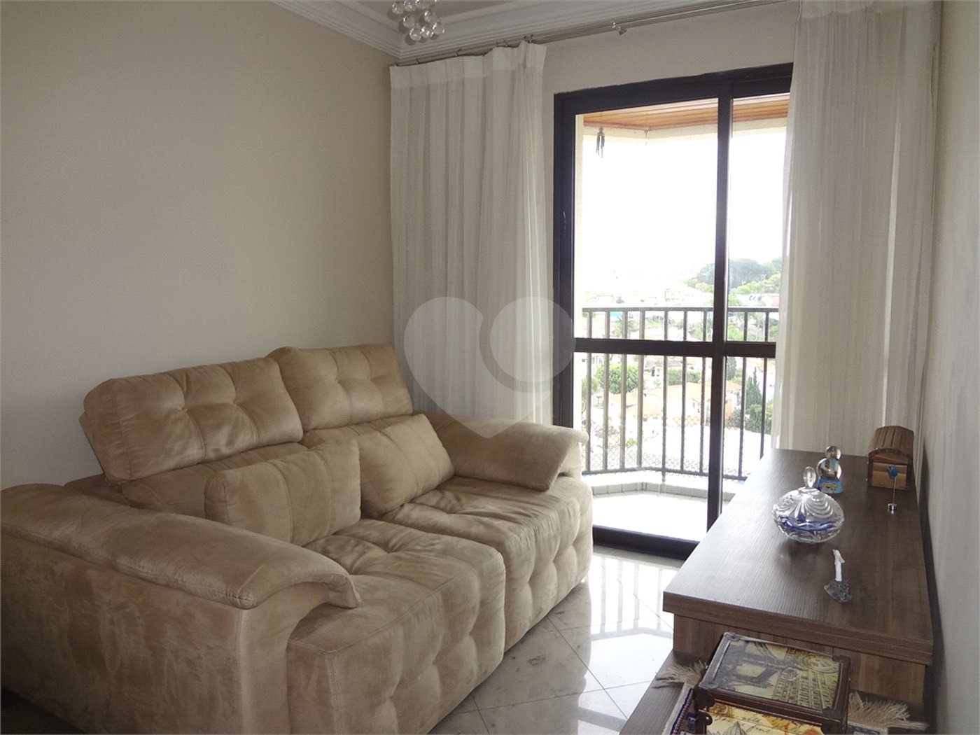COBERTURA COM PISCINA E CHURRASQUEIRA NA CASA VERDE.