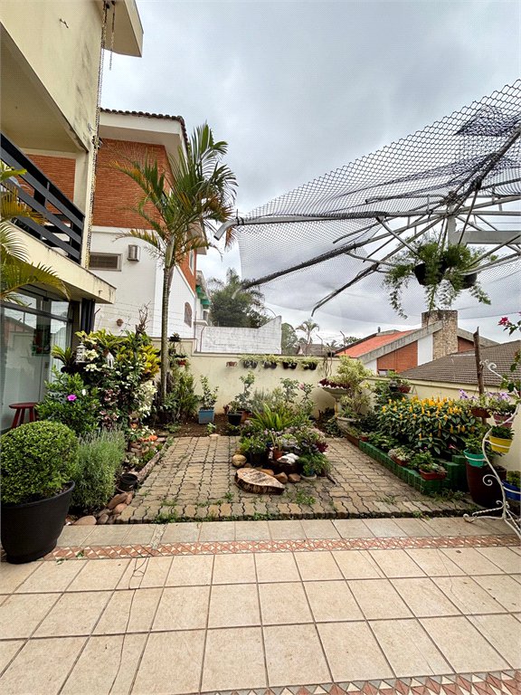 Sobrado à venda no Tucuruvi com 4 suítes, 2 master, salão de festas, área gourmet e 7 vagas.