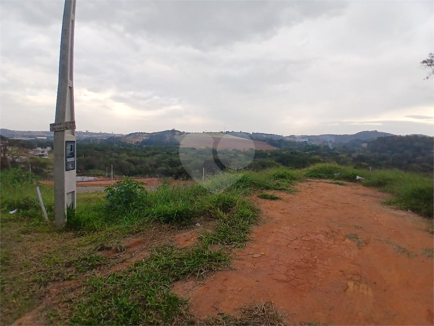 Lote com 561,86 m² à Venda em Condomínio Fechado