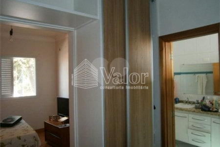 Casa com 4 dormitórios