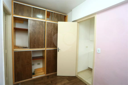 Cobertura Espaçosa, cheia de conforto e aconchego.