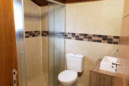 CASA COM 250m² 5 QUARTOS SENDO 3 SUITES COM 3 VAGAS