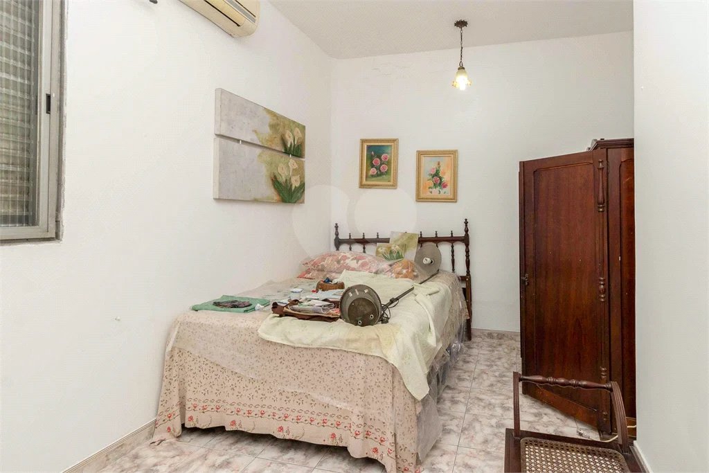 Casa a venda na Moóca 250m² três dormitórios sendo uma suíte duas vagas de garagem.