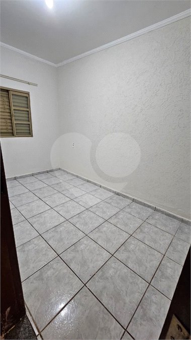 Excelente Casa Residencial no São Carlos 5 com 3 Quartos (1 Suíte) e Garagem Coberta para 2 Carros