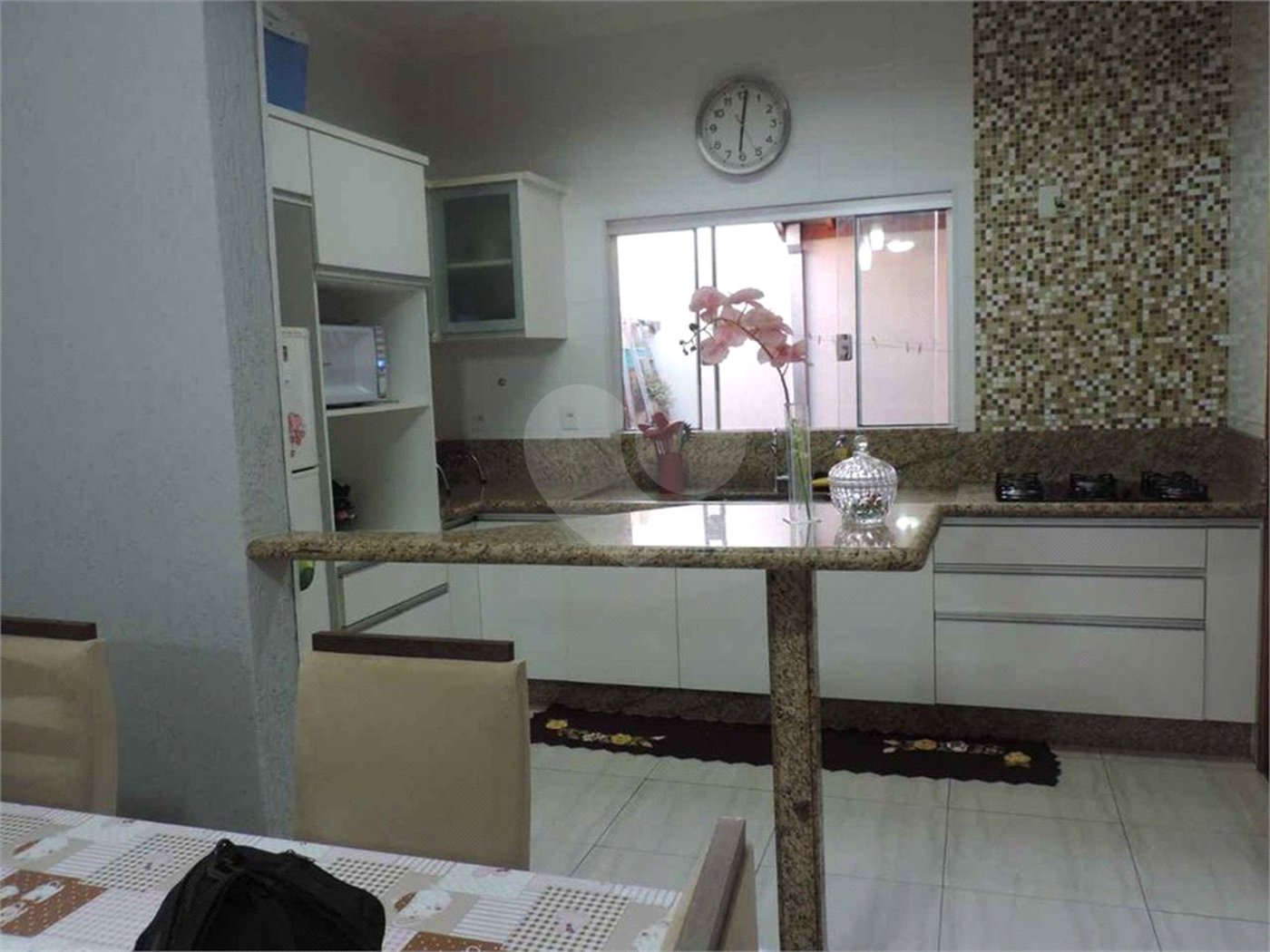 Casa Térrea com 2 dormitórios, sendo 1 suíte.