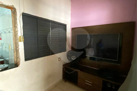Casa Térrea com 1 dormitório.