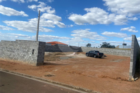 Terreno com 1.000m2 á venda, em São Carlos-SP.
