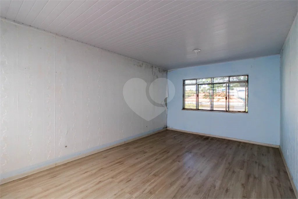 Casa à venda em Moema de 280m² com 4 dormitórios, sendo 1 suíte e 2 vagas de garagem.