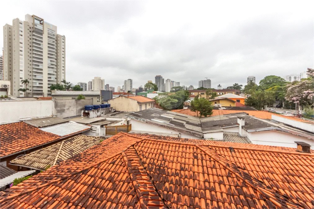 Casa em condomínio à venda na Granja Julieta