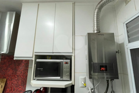 Apartamento no Condomínio Parque dos Manacás.