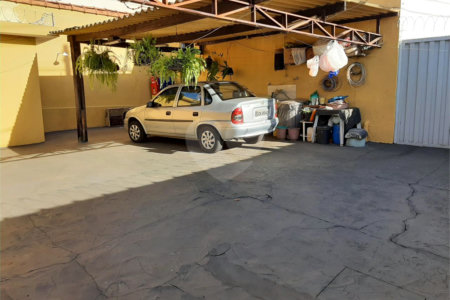 Casa com Salão Comercial no Aracy