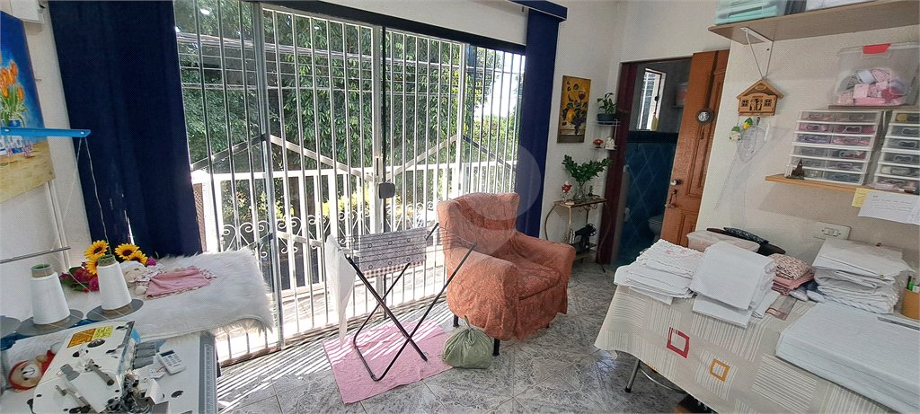 Casa no Jardim Medeiros ampla com 3 dormitórios bem distribuída
