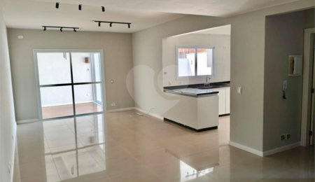 Casa à venda com 3 quartos, sendo 1 suíte, no condomínio Residencial Rio Preto Village, Atibaia - SP