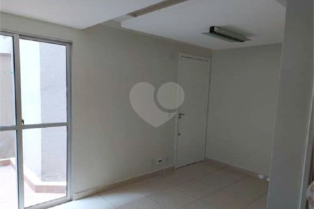 Apartamento no Condomínio Monte Nevada.