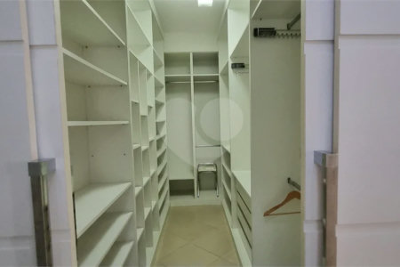Lindo sobrado com 4 suites e piscina à venda, 365m², por R$ 2.450.000,00 no condomínio Villa Suiça, em Indaiatuba/SP.