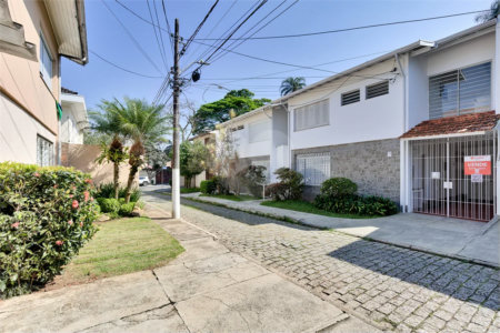 Casa de Vila à venda com 4 quartos, sendo 2 suítes, em Alto da Boa Vista, São Paulo, SP