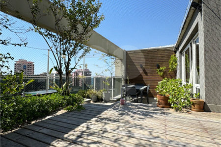 Cobertura Duplex com Estilo e Conforto na Barra da Tijuca – Próxima à Praia e ao Centro