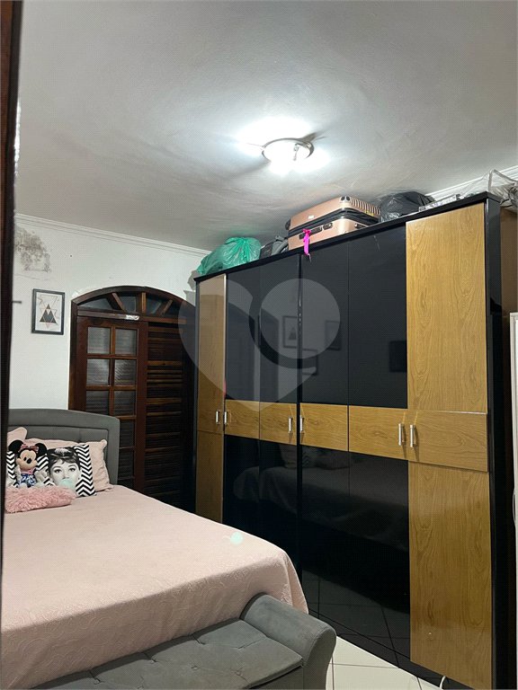 Sobrado à Venda na Cidade Líder com Quintal, Jardim e Excelente Localização