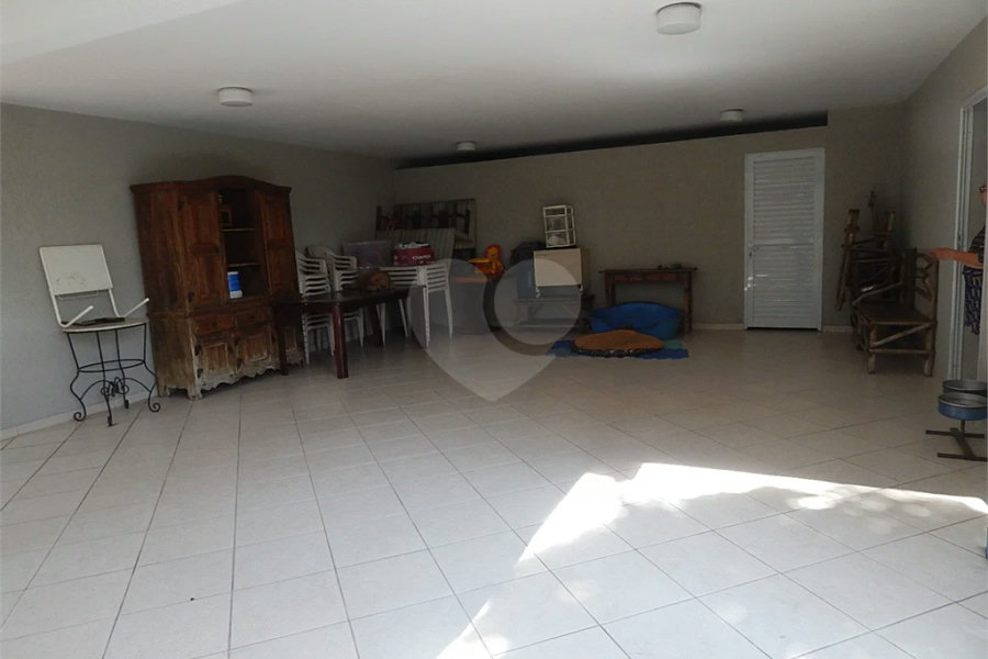 Casa em condomínio fechado no Jardim Floresta, 3 suítes, área gourmet, piscina, 4 vagas.