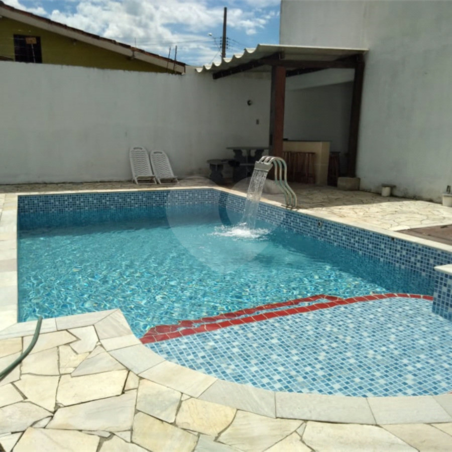 Casa á venda em Ubatuba no Jardim Carolina