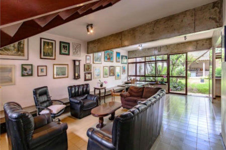 Casa para locação no Jardim da Saúde – São Paulo Imóvel amplo e elegante, com 360 m² de área construída em terreno de 400 m²