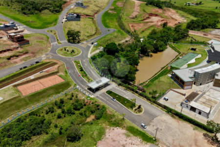 Casa térrea 3 dormitórios (3 suítes), espaço gourmet, piscina, 2 vagas garagem, condomínio fechado com ampla área lazer